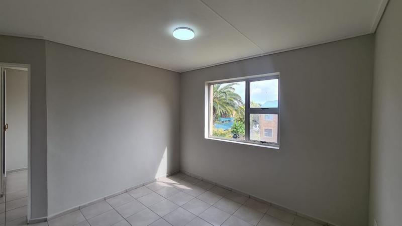 2 Bedroom Property for Sale in Oakglen Western Cape